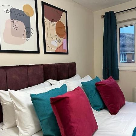 Bilborough House - Cosy Place Suitable For Families And Business Travellers Furnitures, Free Wifi And Free Parking Swindon Exterior photo